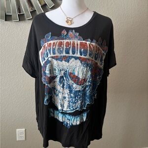 Junk Food Clothing Grateful Dead Black Graphic Skull Tee with Blue and Red Print